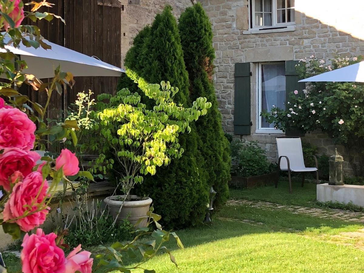 Bed and Breakfast La Cour Des Delices Gigny  Exteriér fotografie