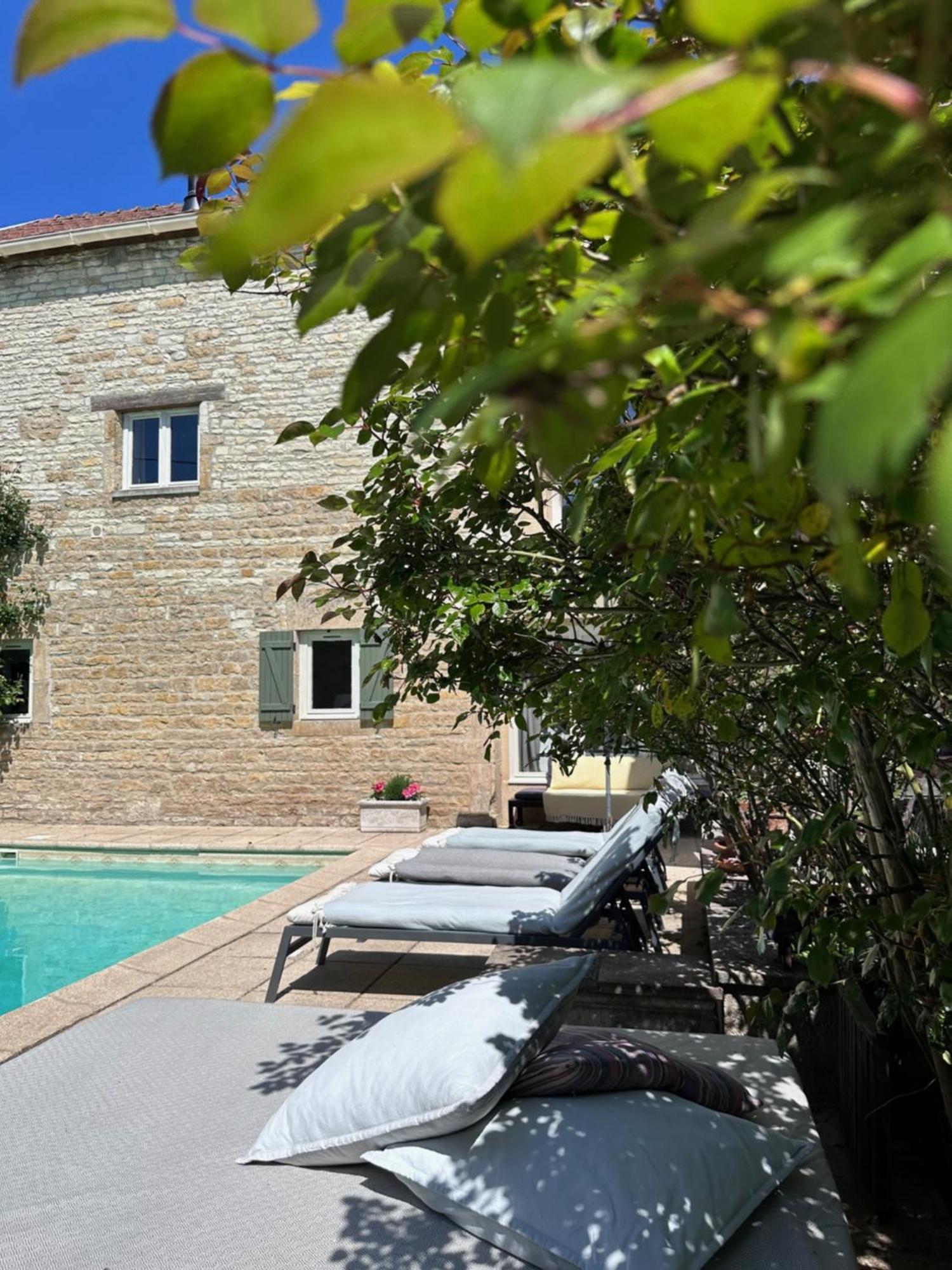 Bed and Breakfast La Cour Des Delices Gigny  Exteriér fotografie