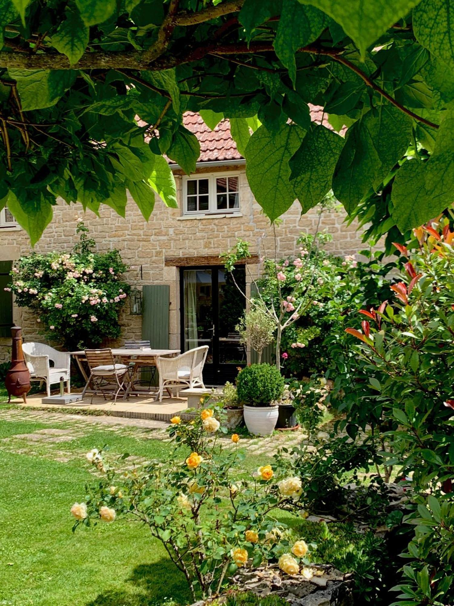 Bed and Breakfast La Cour Des Delices Gigny  Exteriér fotografie