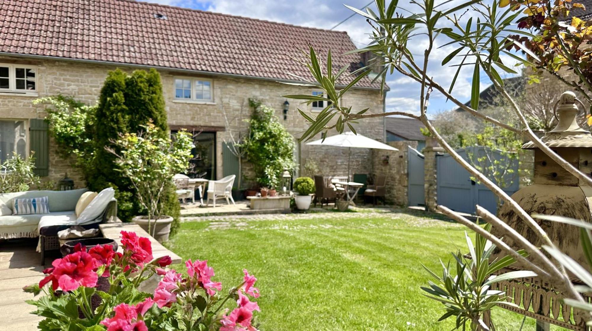Bed and Breakfast La Cour Des Delices Gigny  Exteriér fotografie